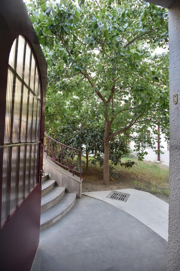 Hotel Vake Palace Tiflis Exterior foto